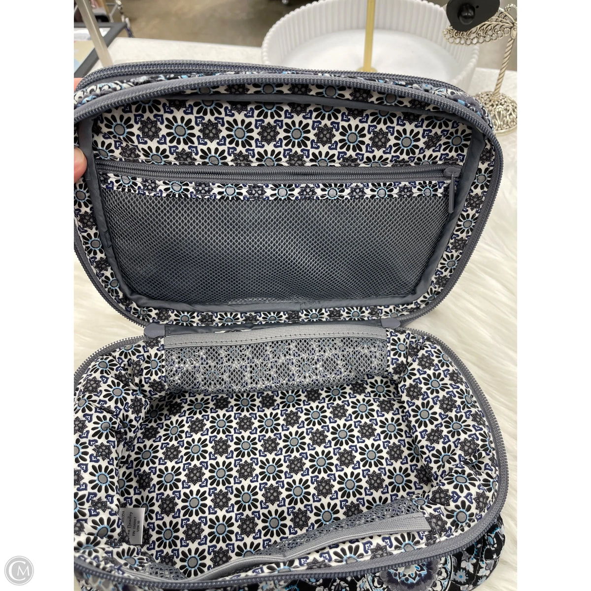Makeup Bag By Vera Bradley, Size: Medium