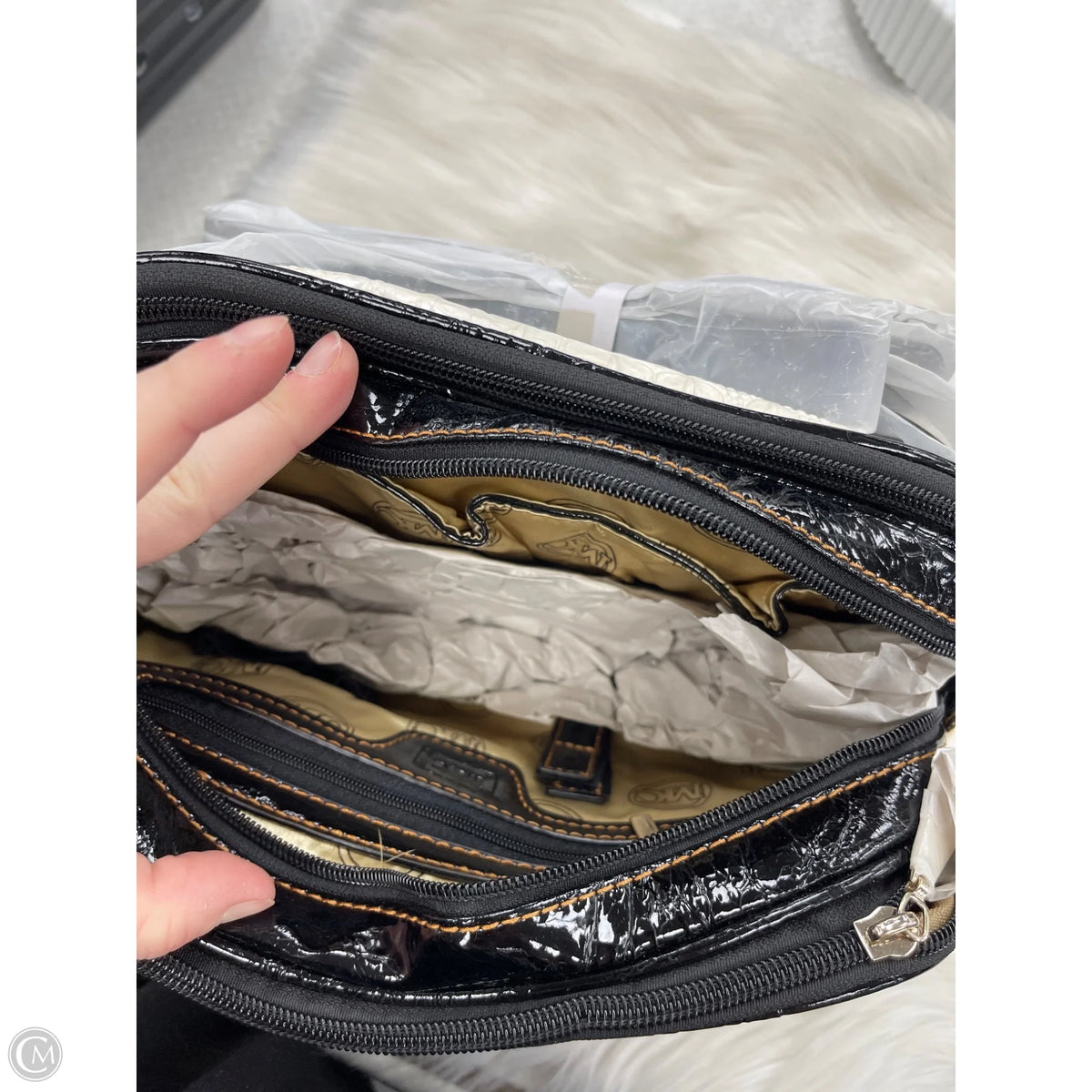 Handbag By Clothes Mentor, Size: Medium