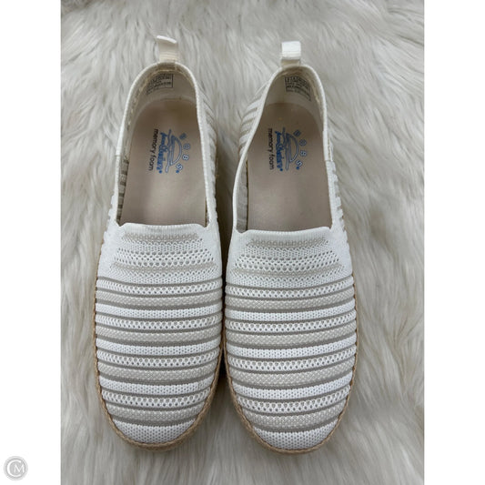 Shoes Flats By Bobs In White, Size: 8