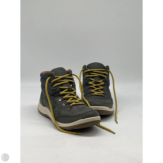 Boots Hiking By BARETRAPS In Grey, Size: 8