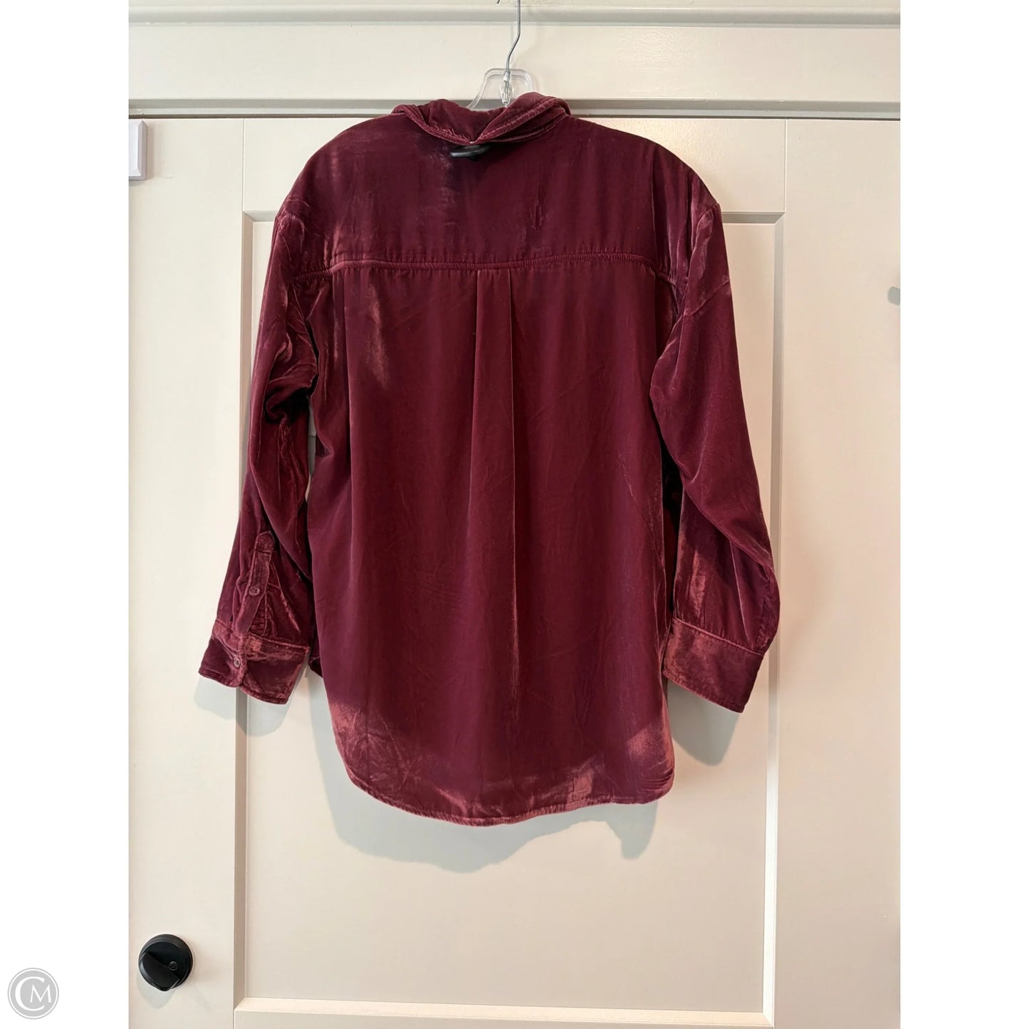 Top Long Sleeve By Universal Thread In Red, Size: S