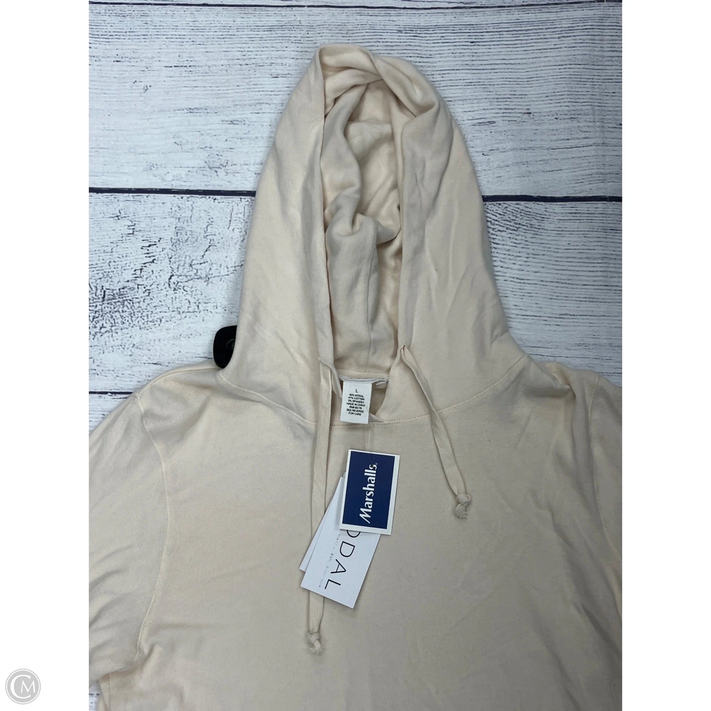 Sweatshirt Hoodie By Clothes Mentor In Cream, Size: L
