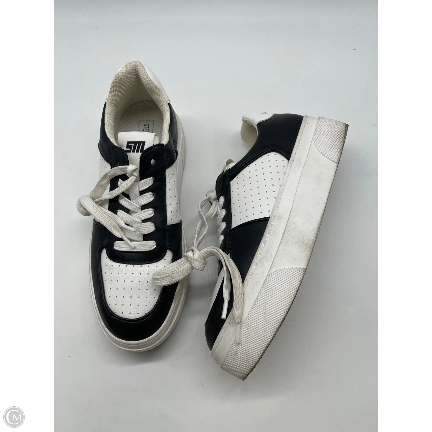 Shoes Sneakers By Steve Madden In Black & White, Size: 8.5