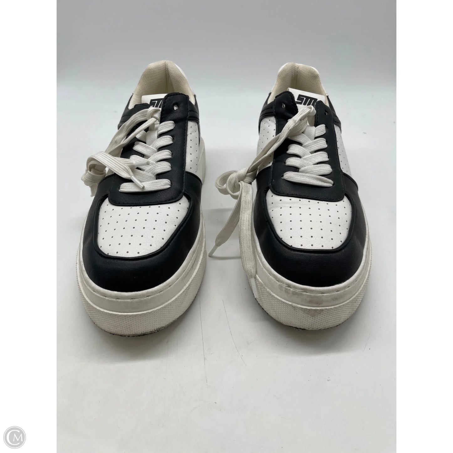 Shoes Sneakers By Steve Madden In Black & White, Size: 8.5