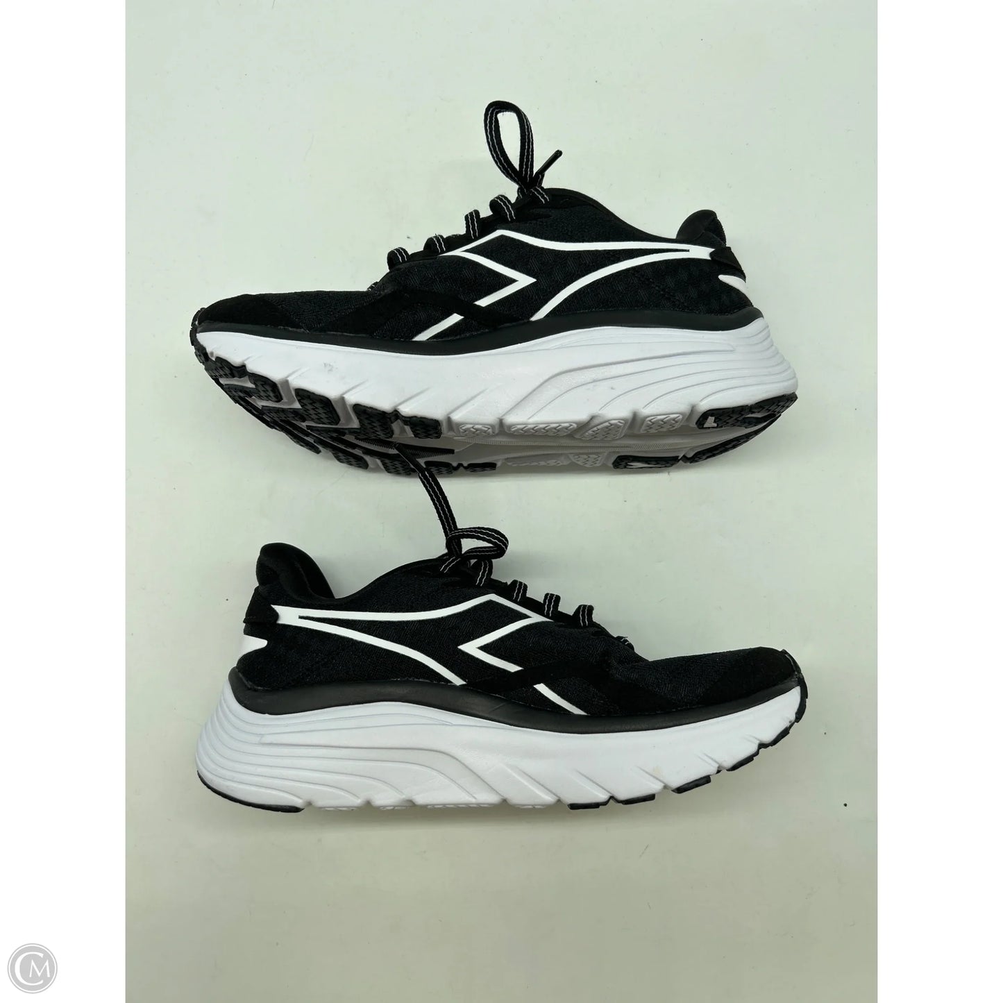 Shoes Athletic By Clothes Mentor In Black, Size: 6.5