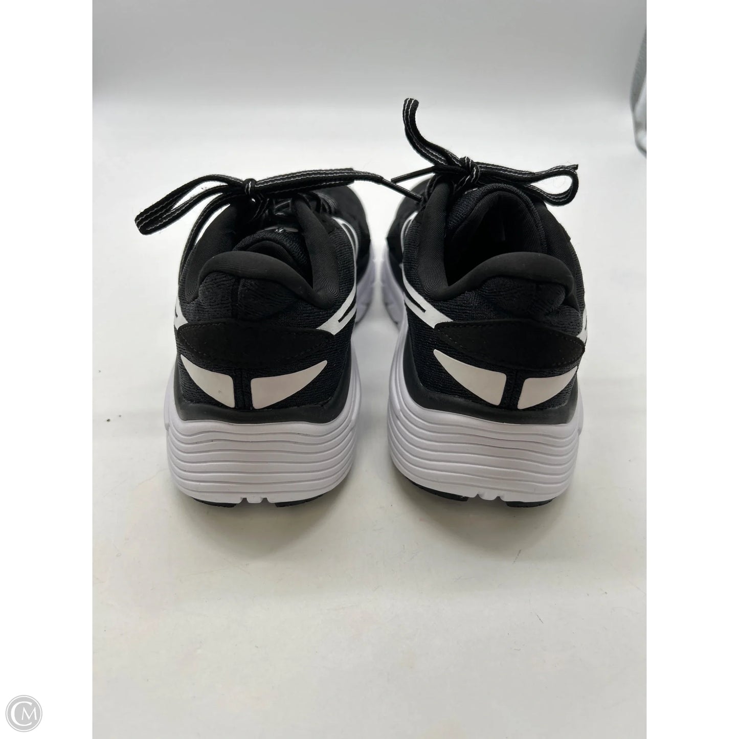 Shoes Athletic By Clothes Mentor In Black, Size: 6.5