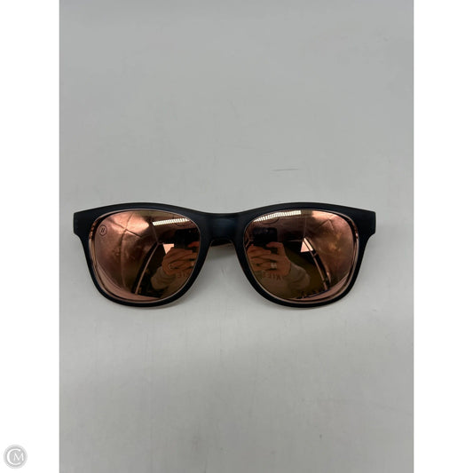 Sunglasses By Clothes Mentor, Size: Medium