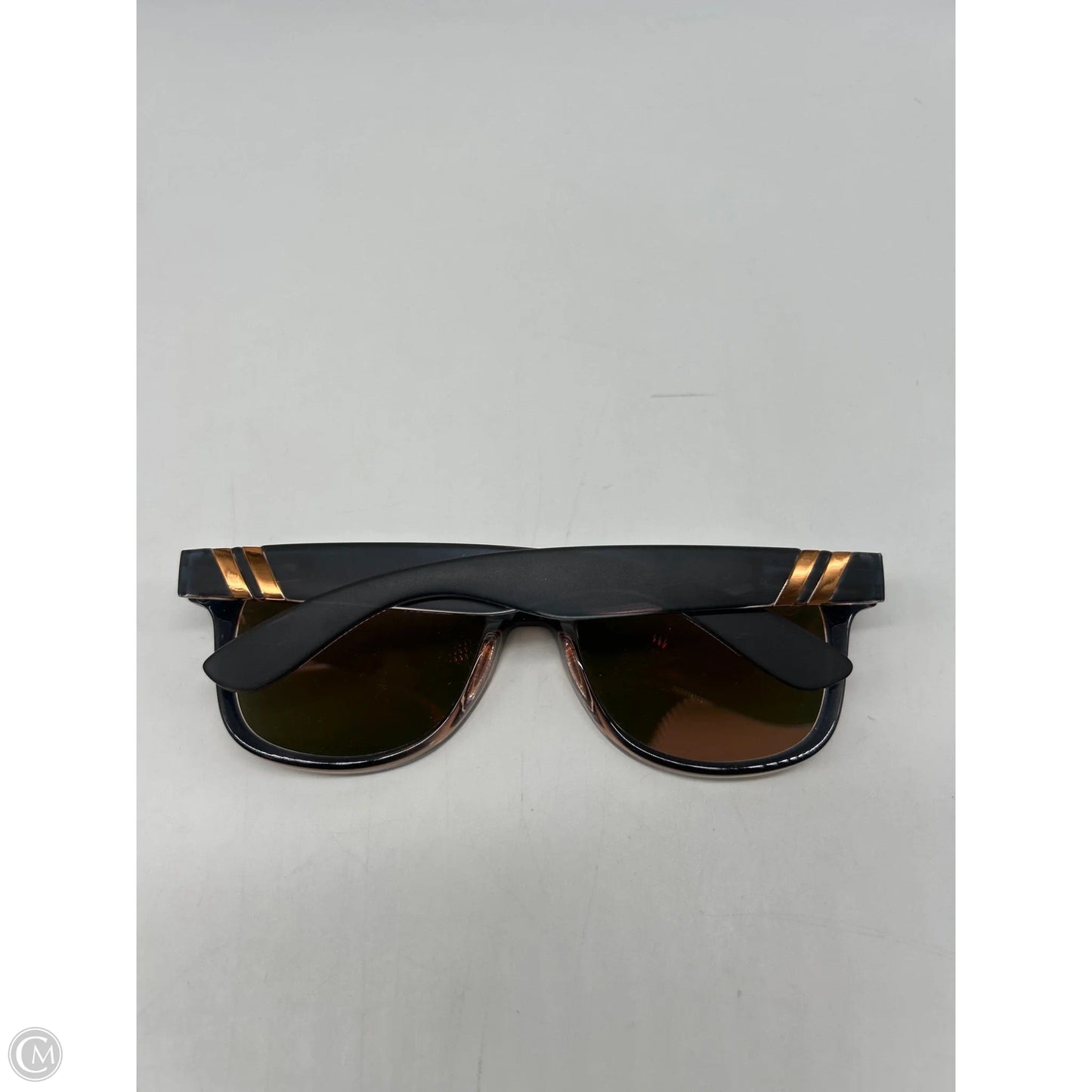Sunglasses By Clothes Mentor, Size: Medium