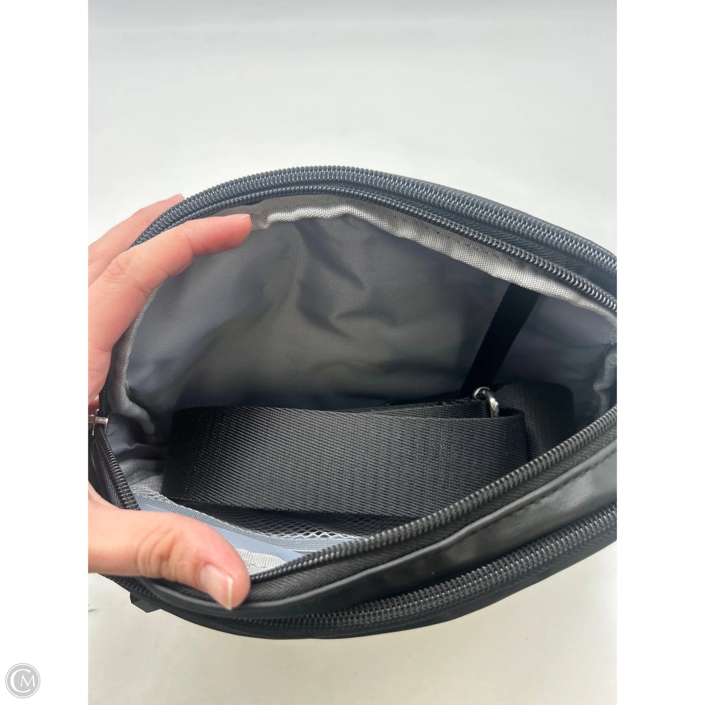 Handbag By Clothes Mentor, Size: Medium