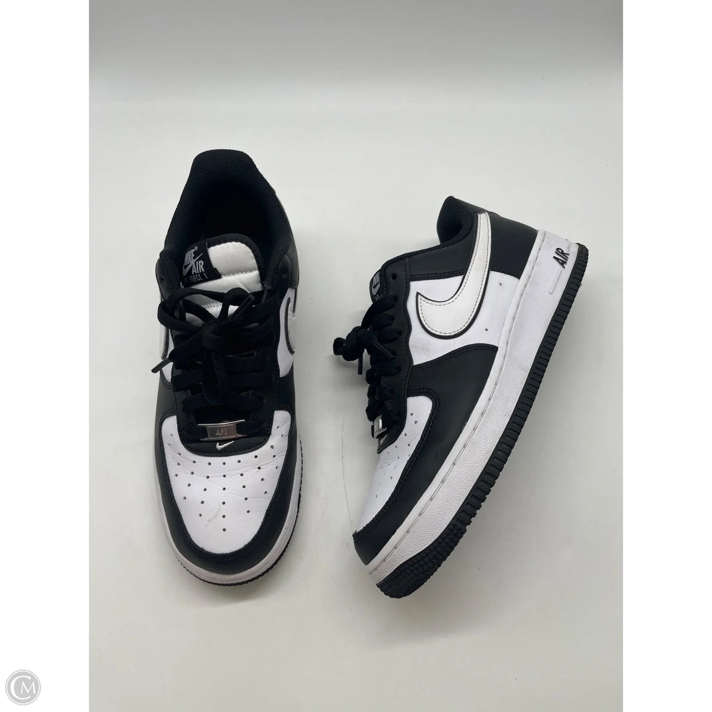 Shoes Sneakers By Nike In Black & White, Size: 8