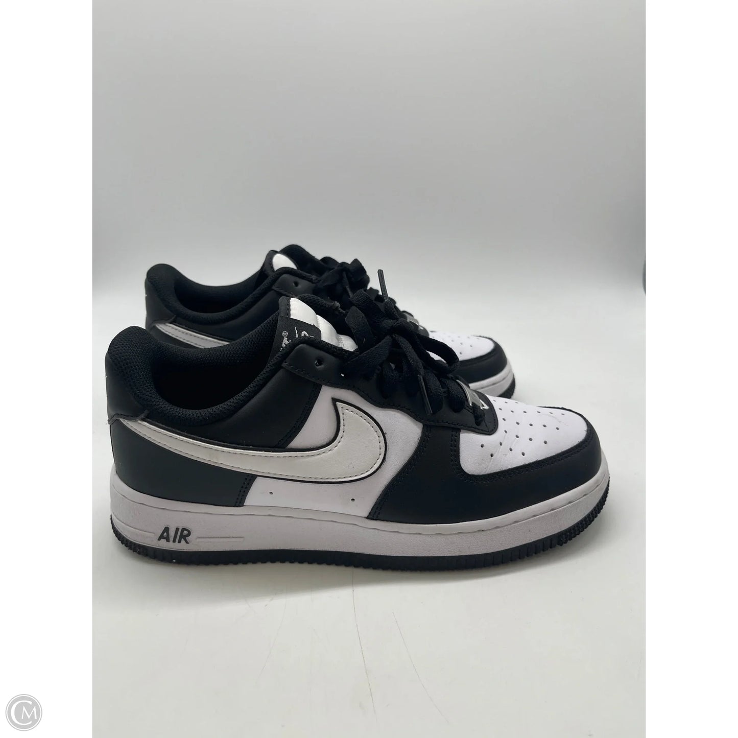 Shoes Sneakers By Nike In Black & White, Size: 8