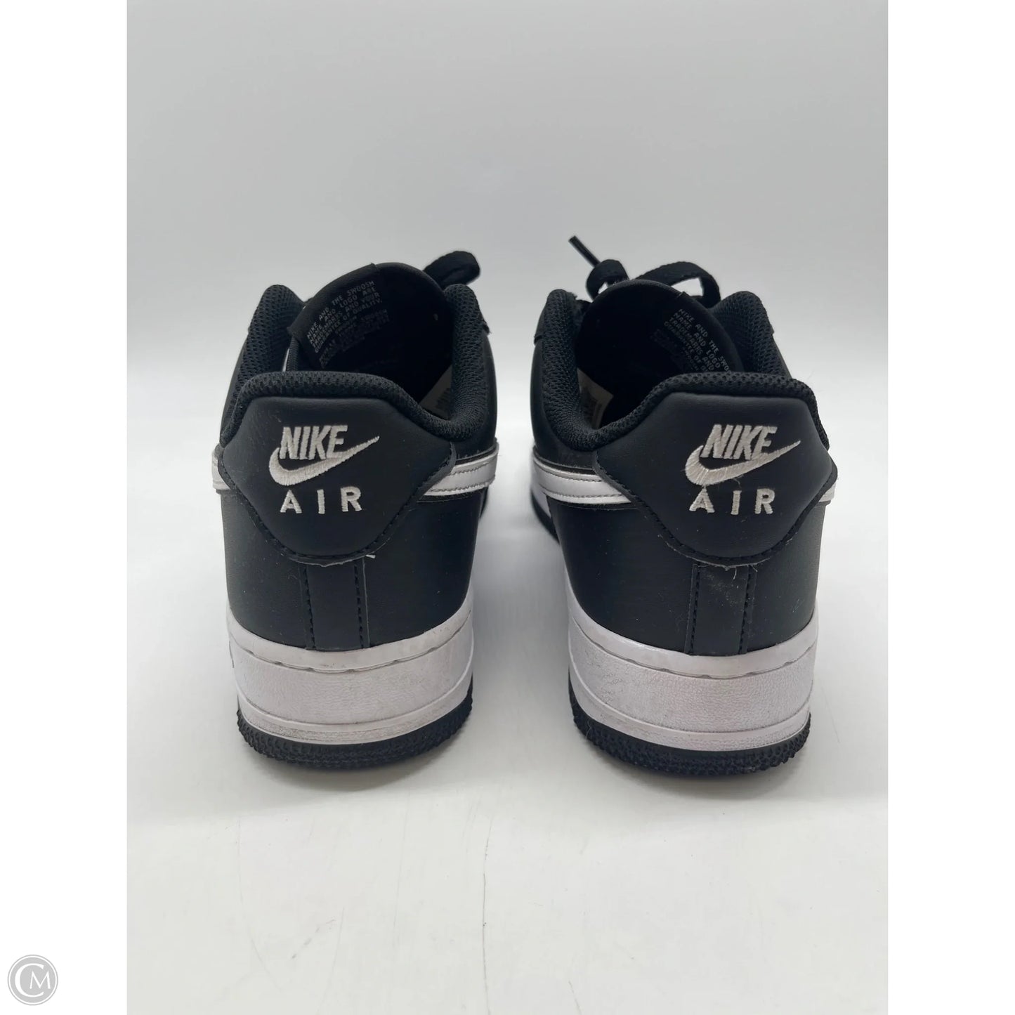 Shoes Sneakers By Nike In Black & White, Size: 8