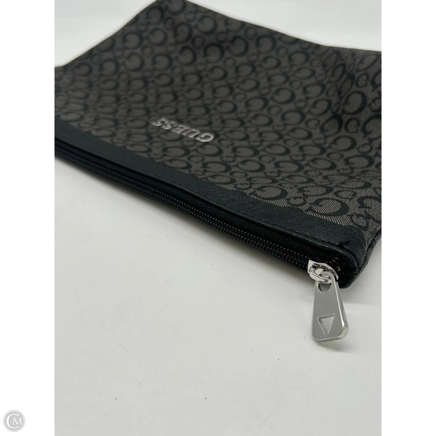 Clutch By Guess, Size: Medium