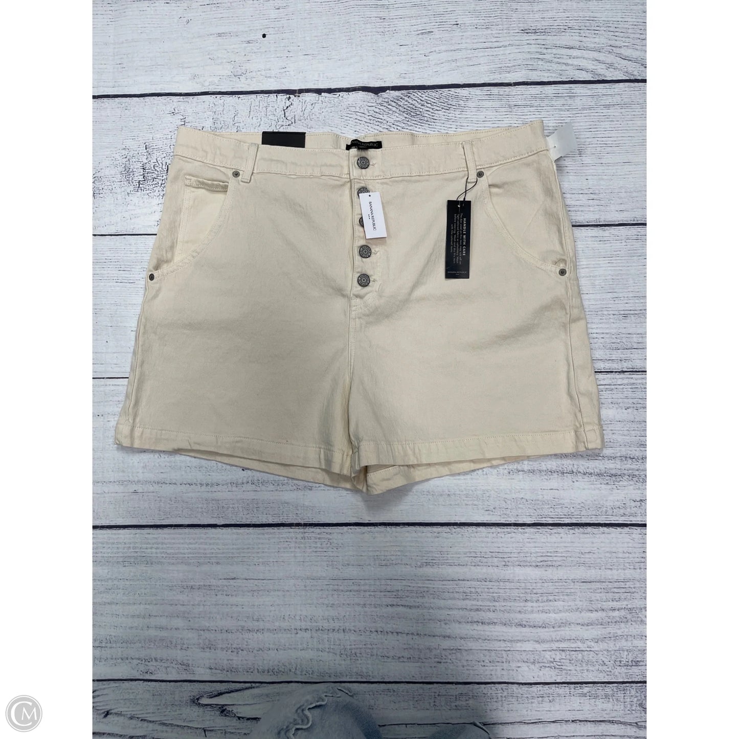 Shorts By Banana Republic In Cream, Size: 18