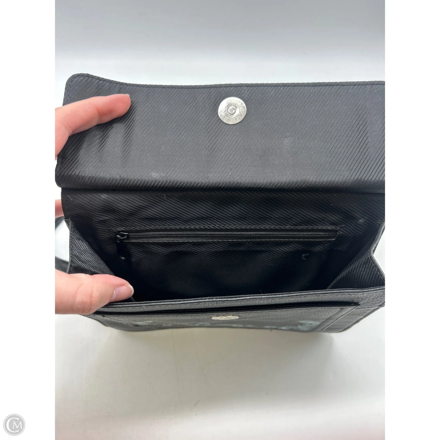 Crossbody By Clothes Mentor, Size: Medium