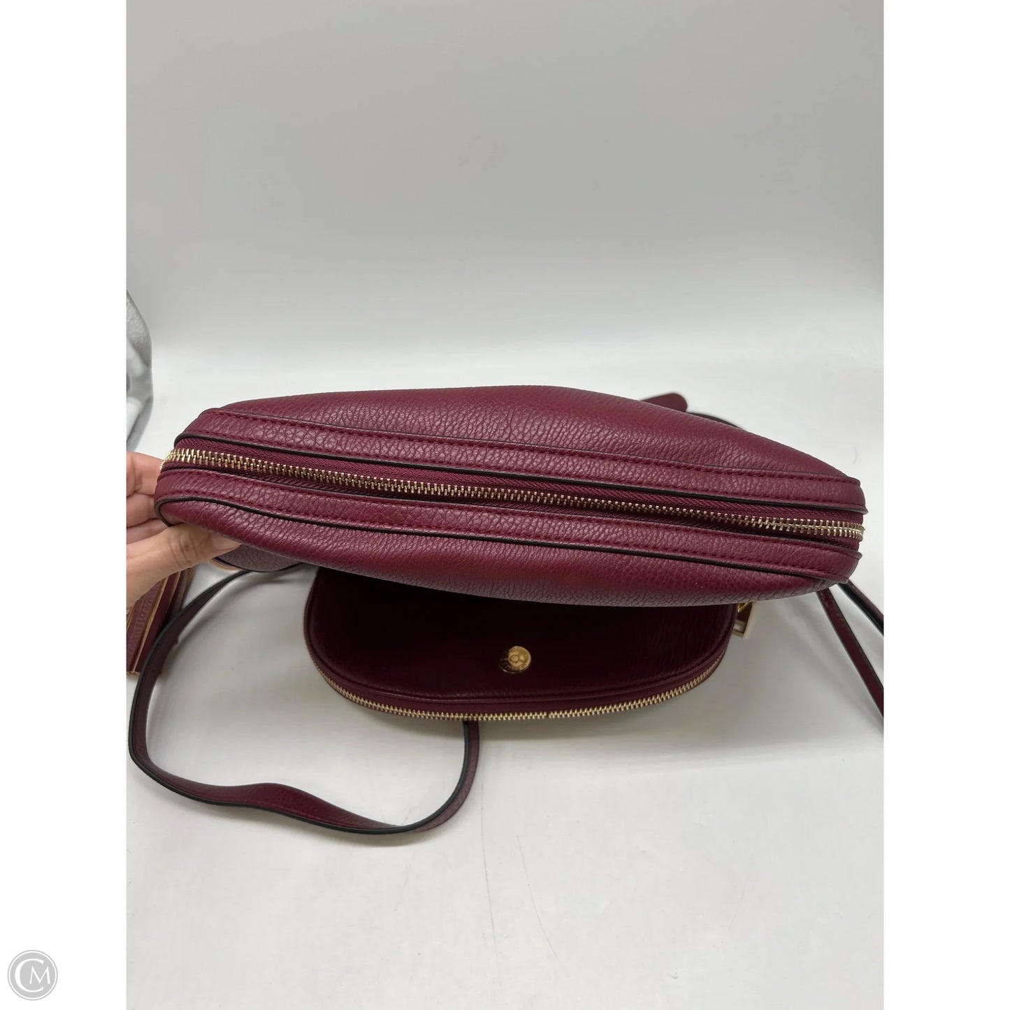 Crossbody By Clothes Mentor, Size: Medium