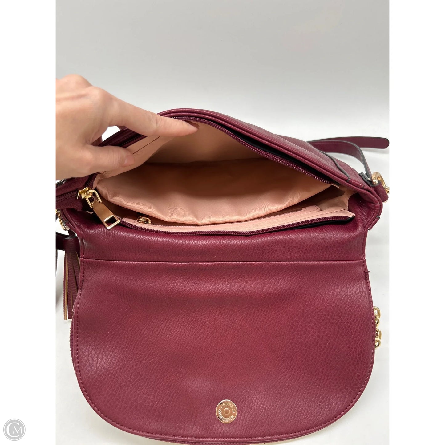 Crossbody By Clothes Mentor, Size: Medium