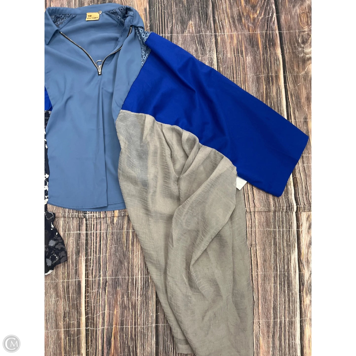 Top Long Sleeve By Clothes Mentor In Blue, Size: Osfm