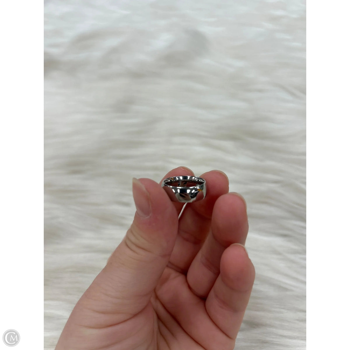 Ring Band By Clothes Mentor, Size: 4
