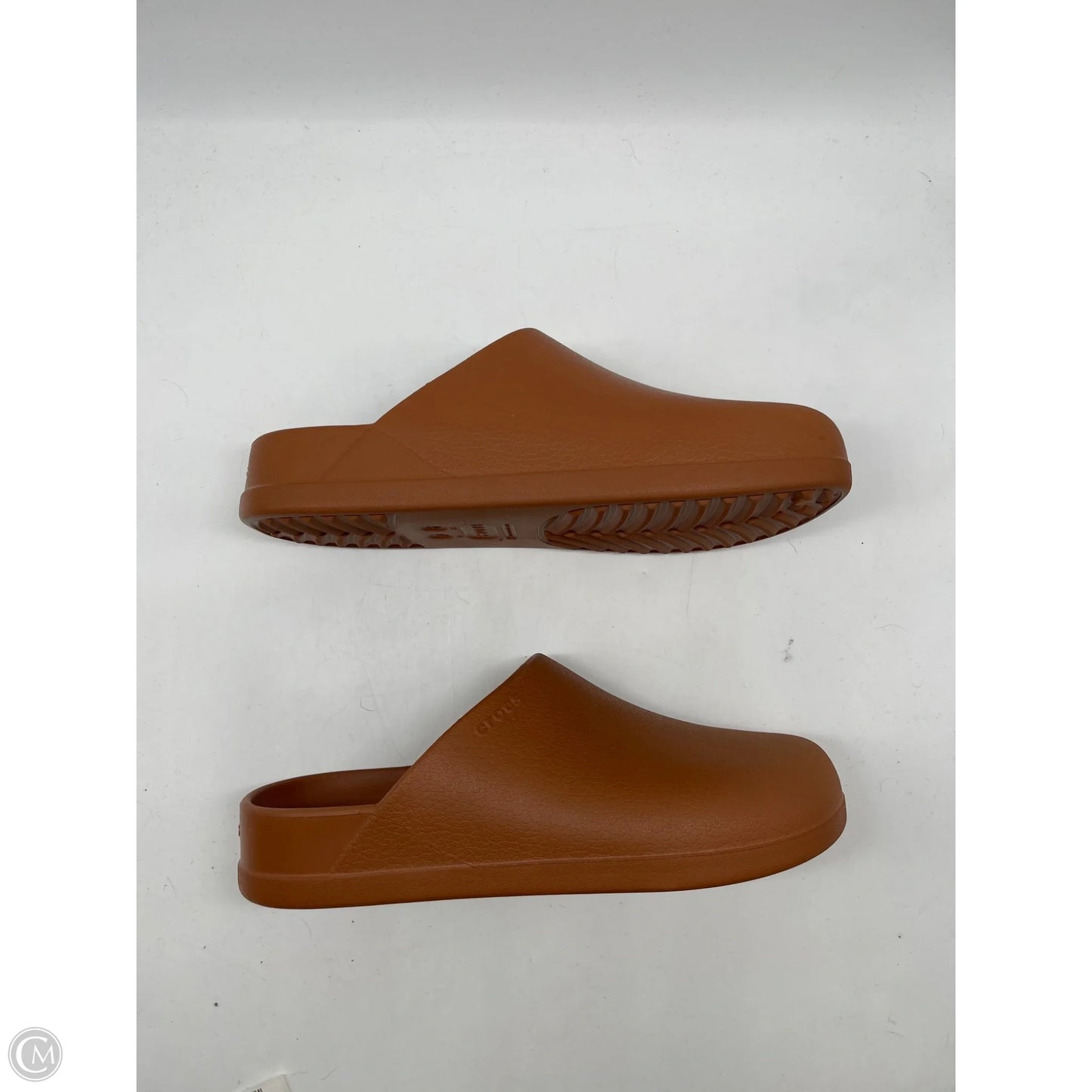 Shoes Flats By Crocs In Brown, Size: 11