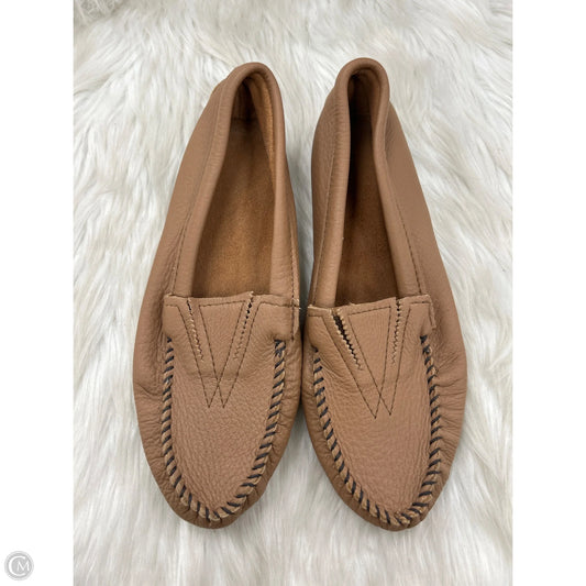 Shoes Flats By Minnetonka In Brown, Size: 9