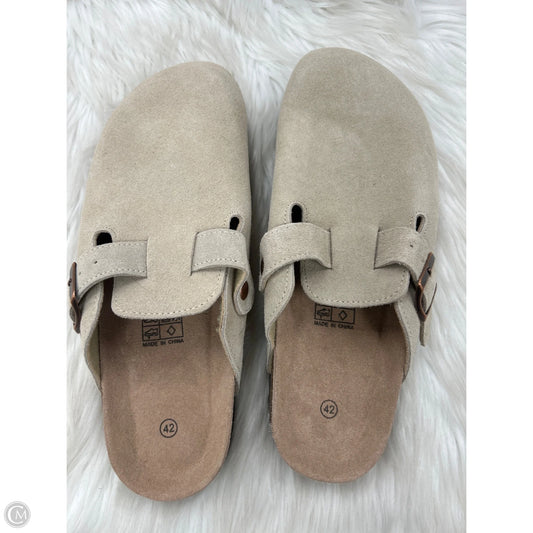 Shoes Flats By Clothes Mentor In Cream, Size: 11.5