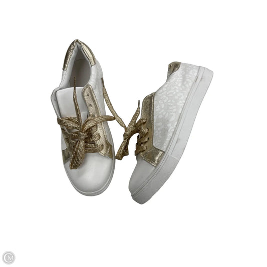 Shoes Sneakers By Clothes Mentor In White, Size: 7.5