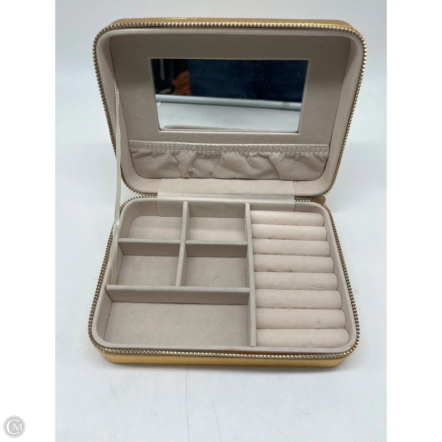 Jewelry Case By Clothes Mentor, Size: Medium
