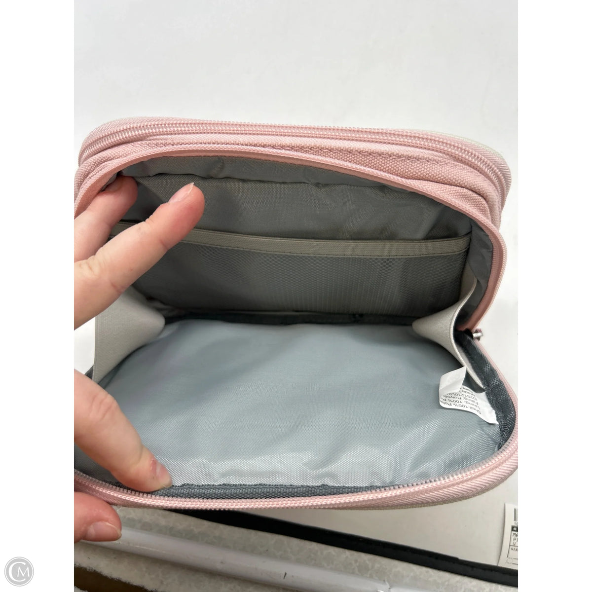 Makeup Bag By Clothes Mentor, Size: Medium