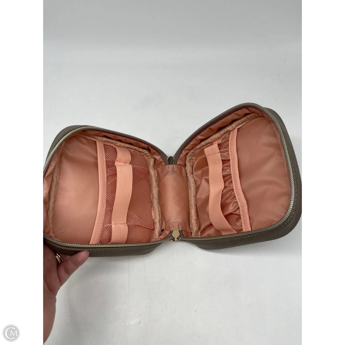 Makeup Bag By Clothes Mentor, Size: Medium