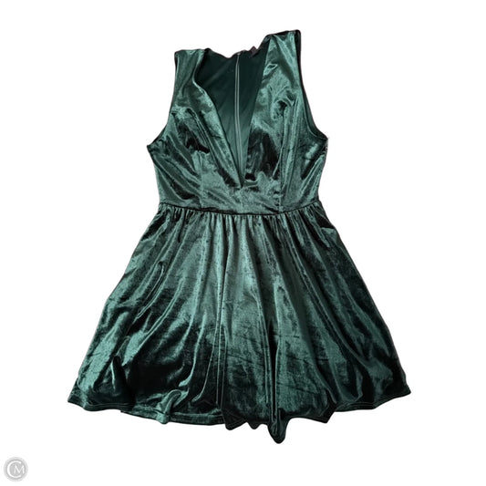 Dress Casual Short By Lucca Couture In Green, Size: M