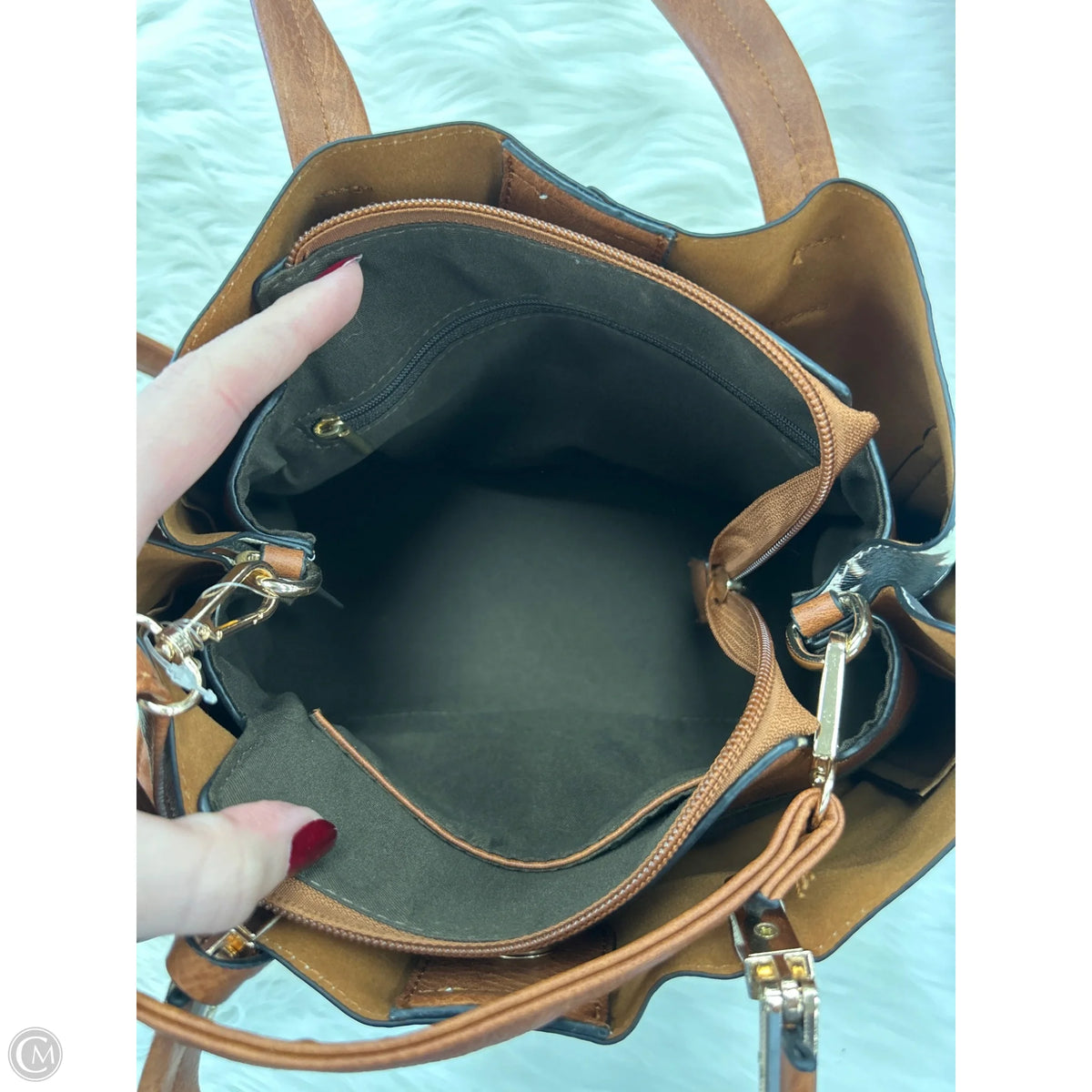 Crossbody By Clothes Mentor, Size: Medium