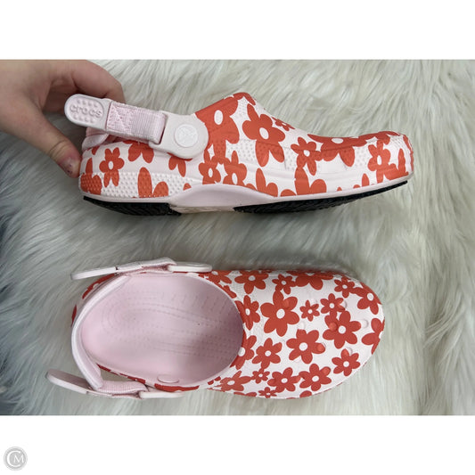 Shoes Flats By Crocs In Pink, Size: 7
