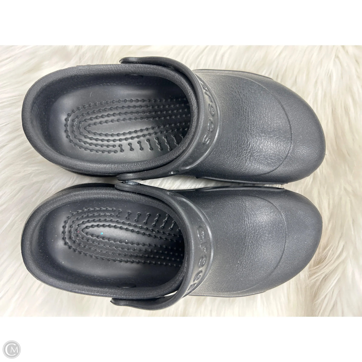 Shoes Flats By Crocs In Black, Size: 7