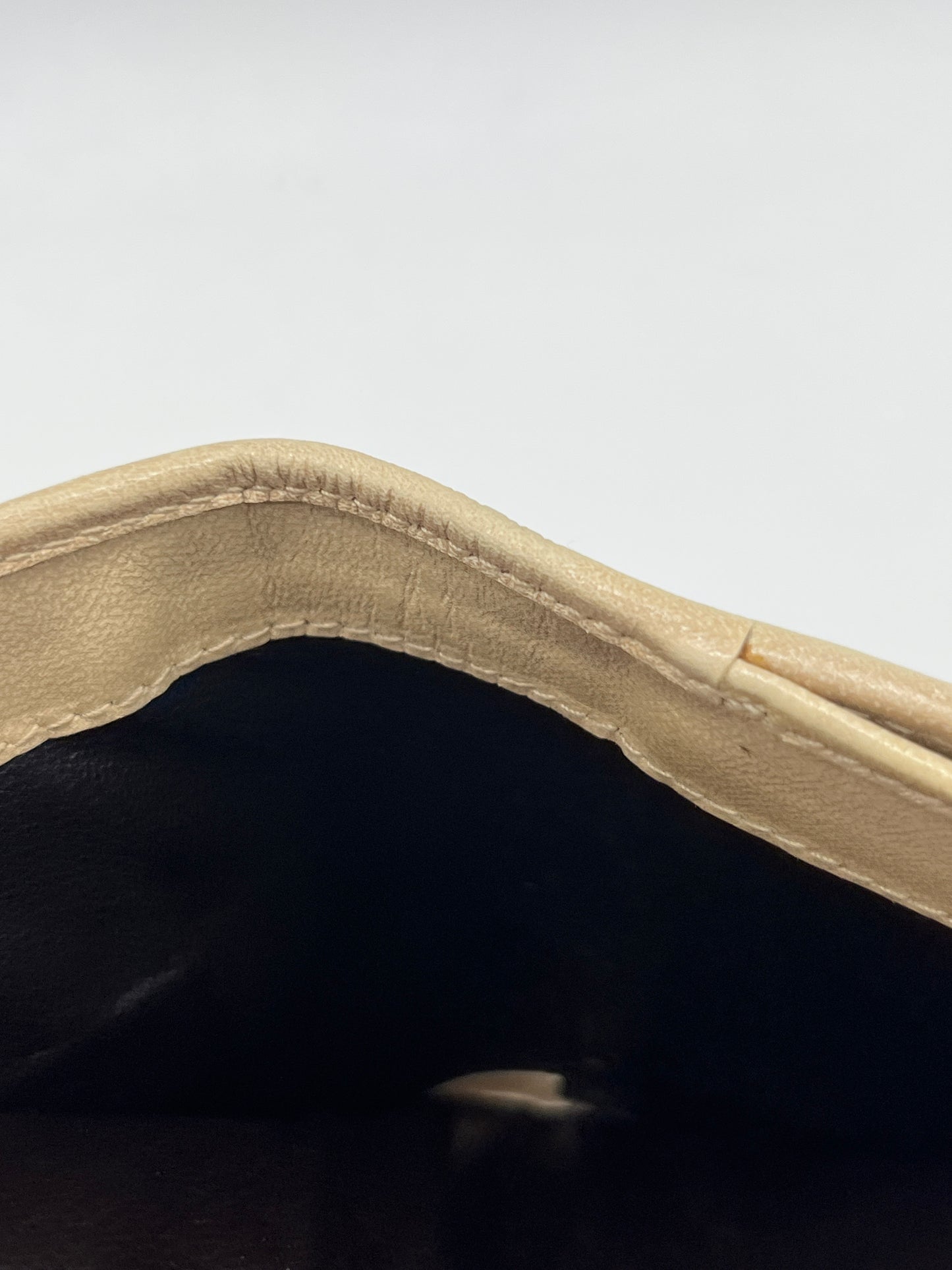 Wallet Luxury Designer By Gucci, Size: Medium