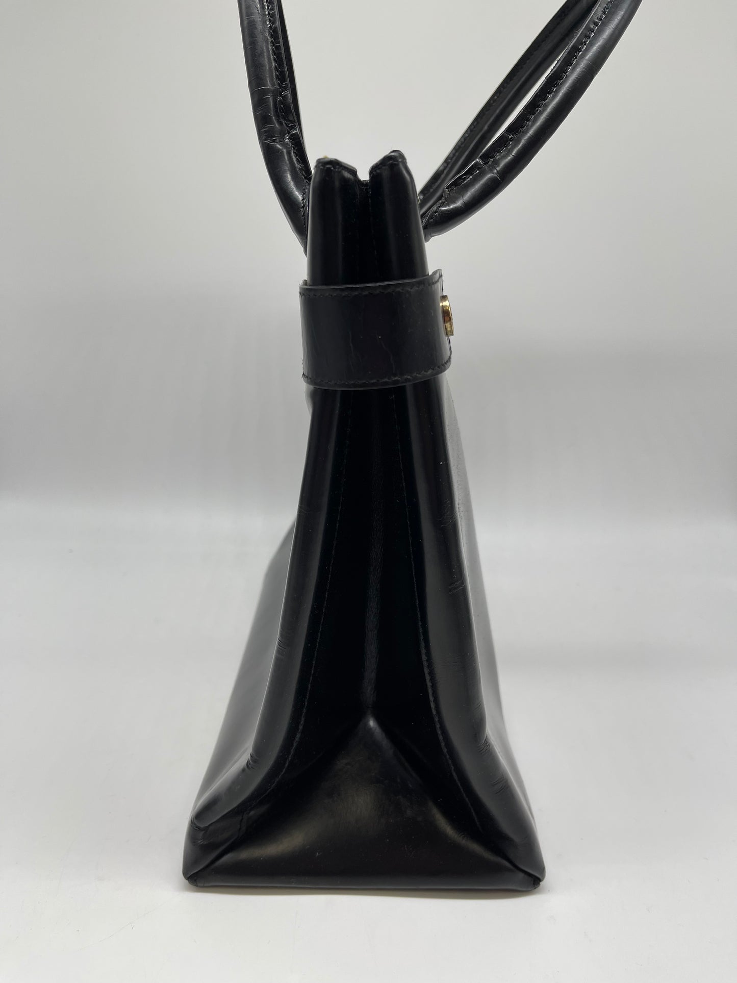 Handbag Luxury Designer By Gucci, Size: Medium