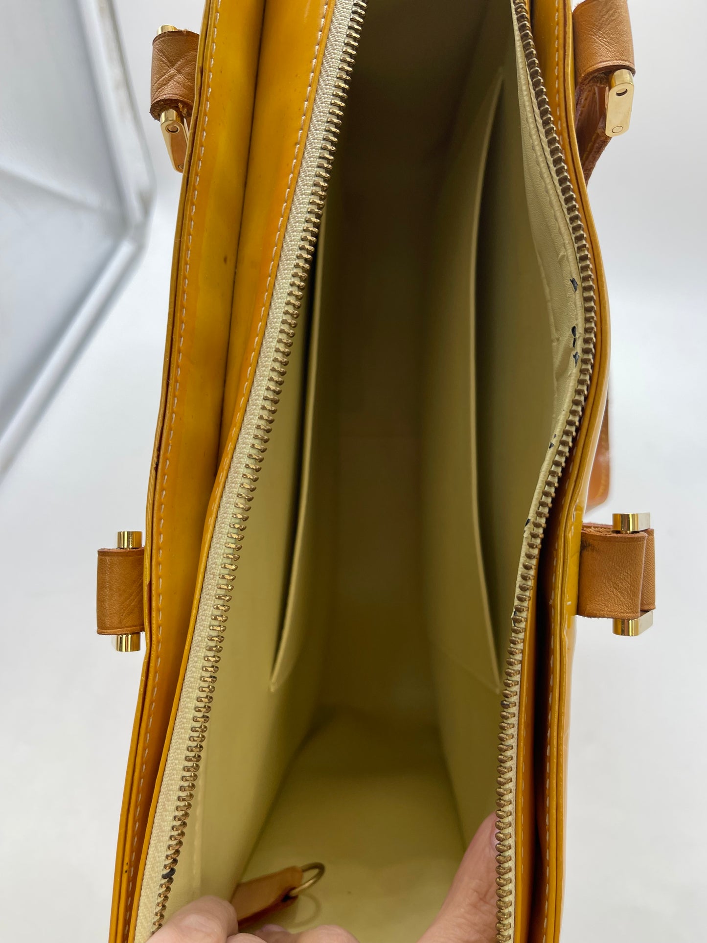 Handbag Luxury Designer By Louis Vuitton, Size: Large