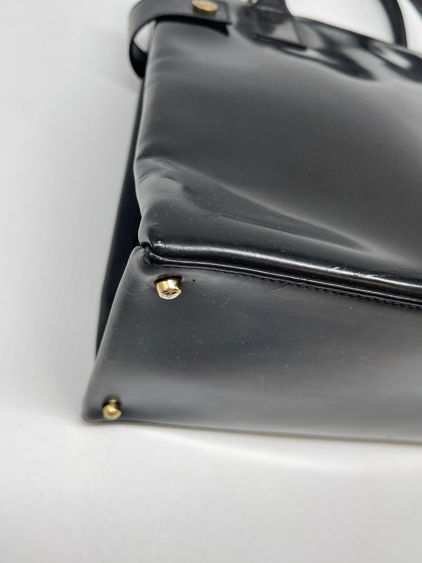 Handbag Luxury Designer By Gucci, Size: Medium