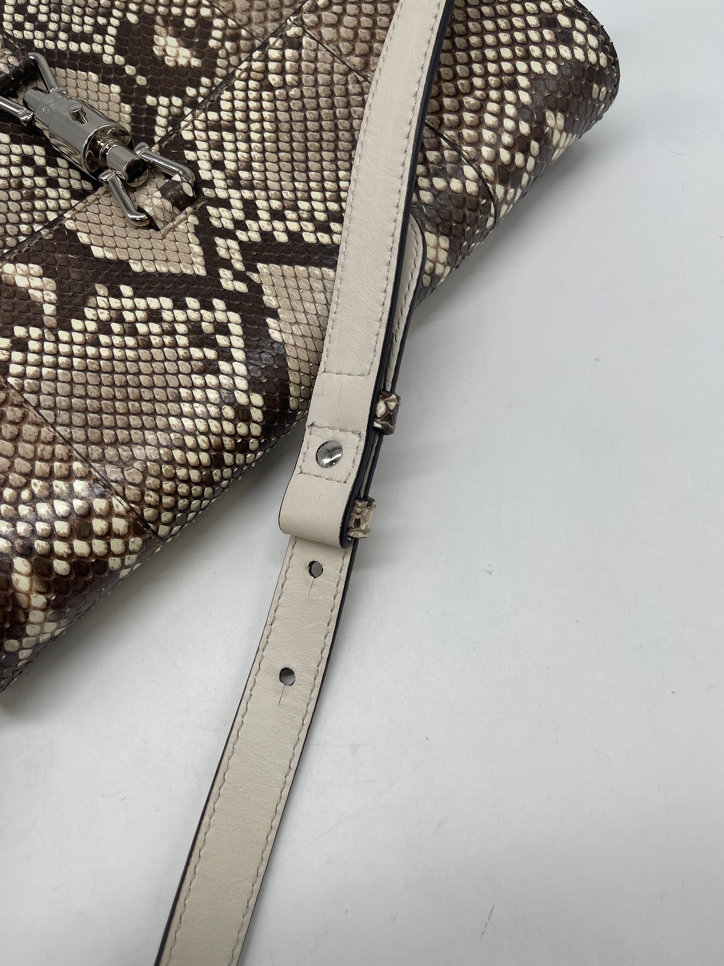 Handbag Luxury Designer By Gucci, Size: Medium