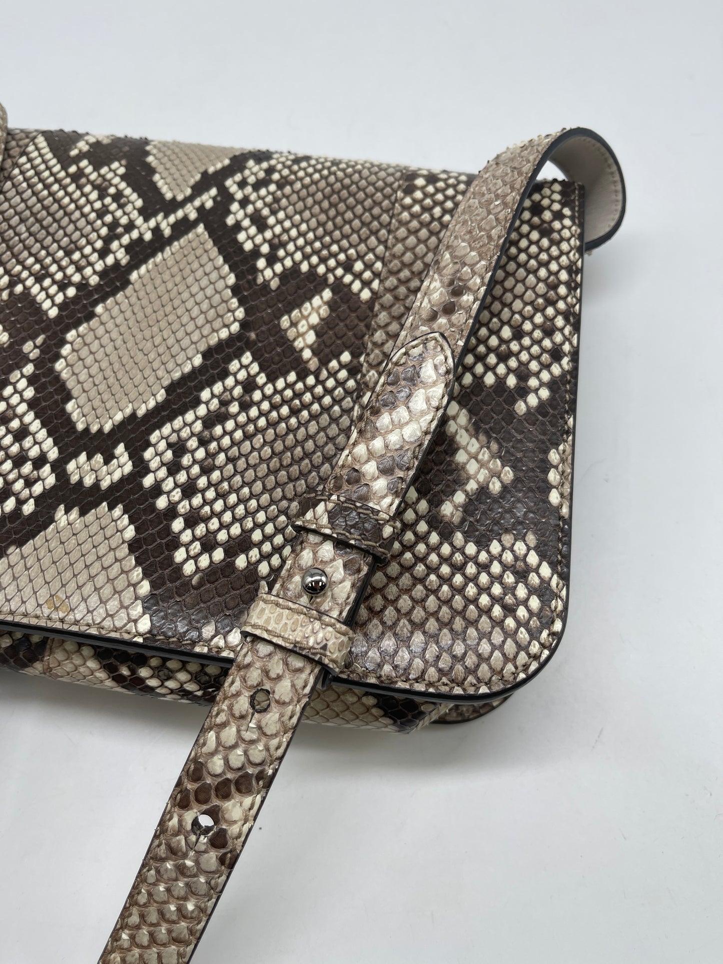 Handbag Luxury Designer By Gucci, Size: Medium