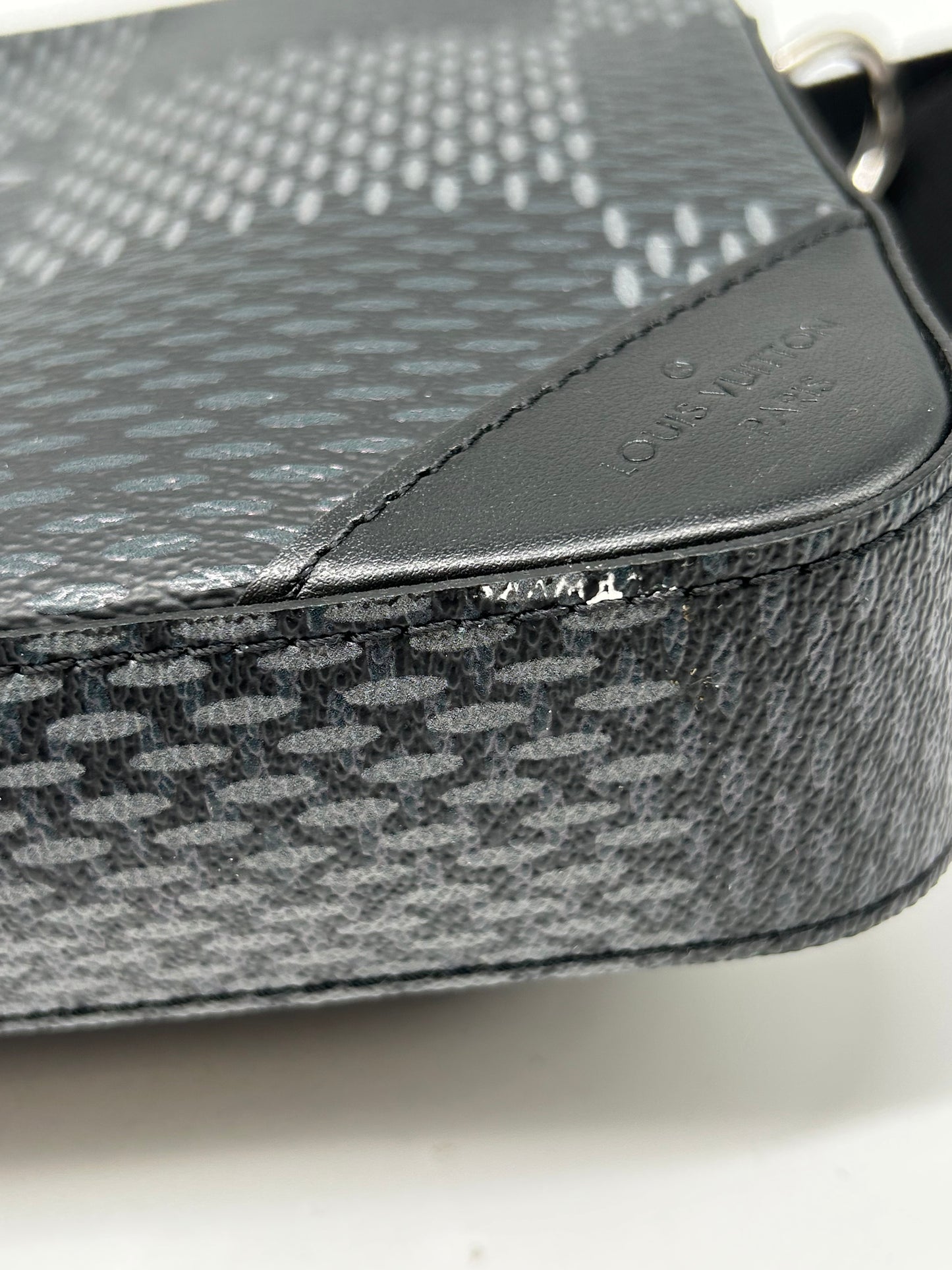 Crossbody Luxury Designer By Louis Vuitton, Size: Medium