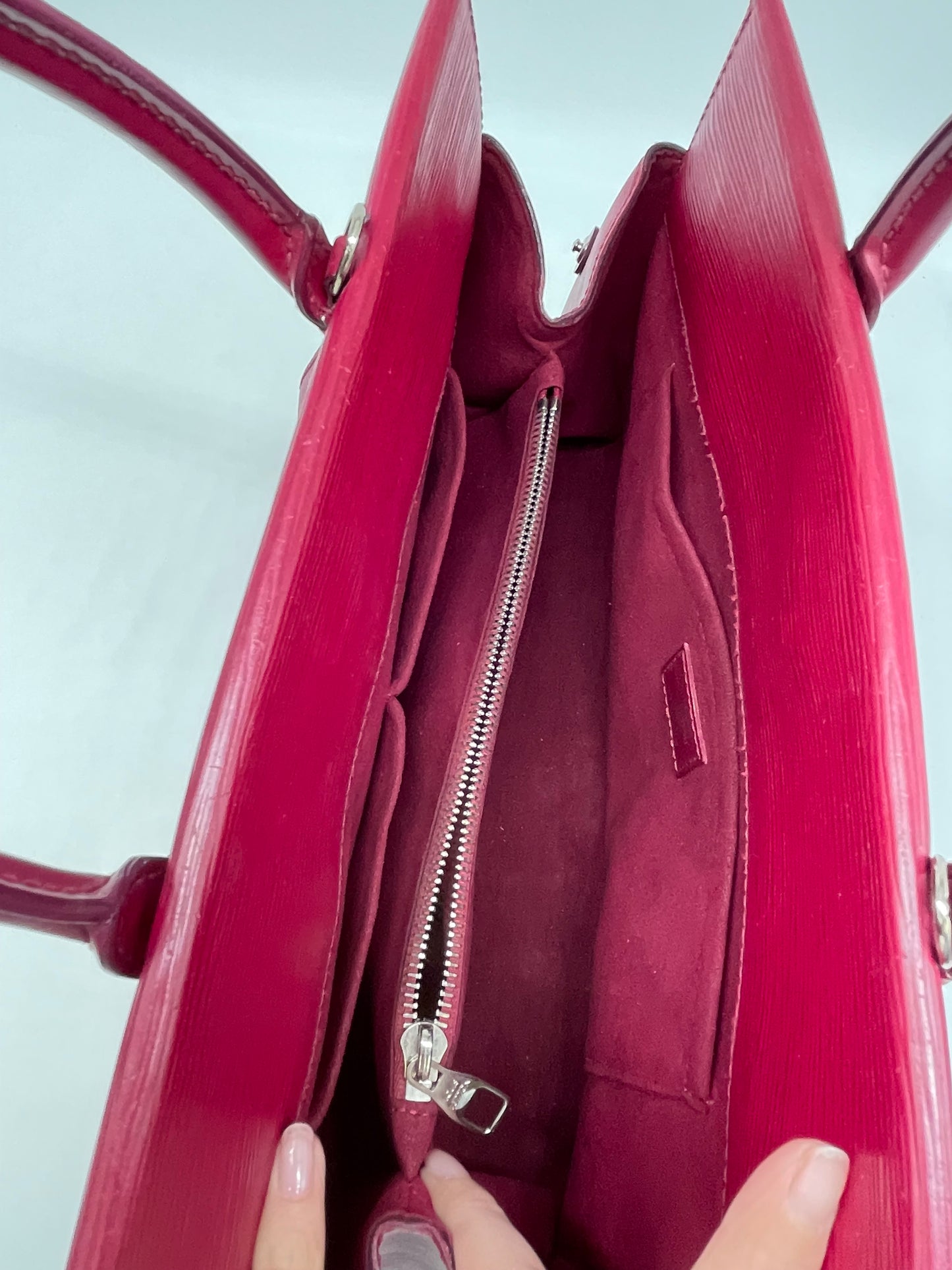 Handbag Luxury Designer By Louis Vuitton, Size: Large