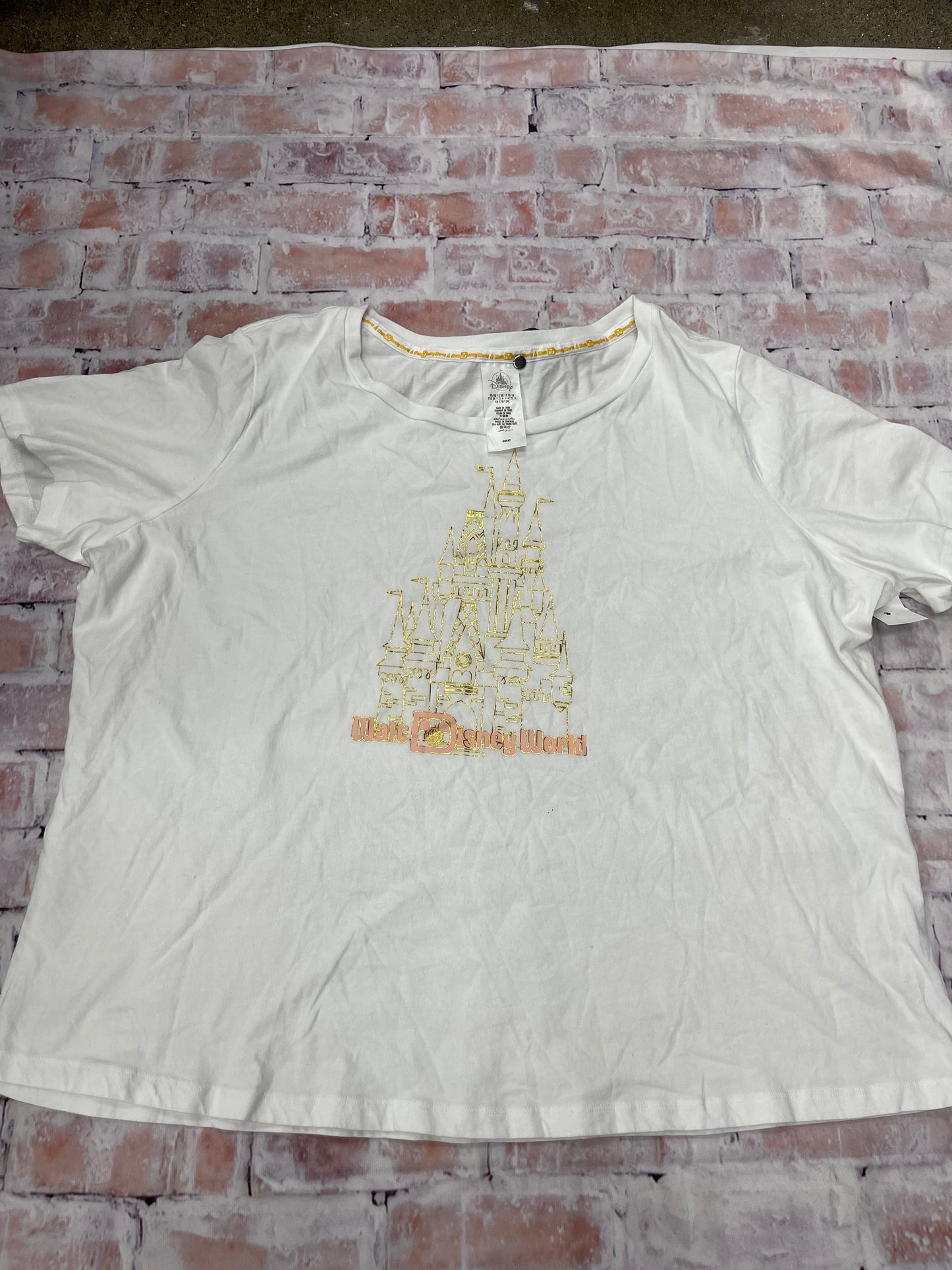 Top Short Sleeve By Disney In White, Size: 1x