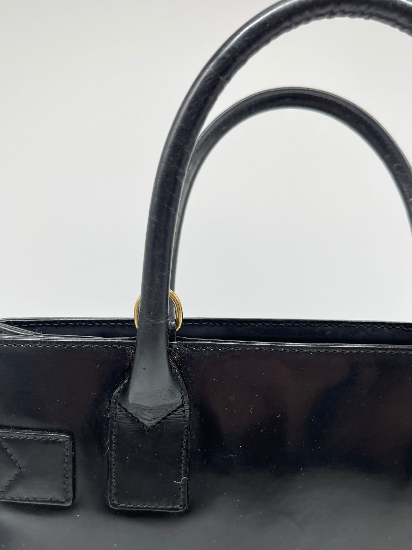 Handbag Luxury Designer By Gucci, Size: Medium