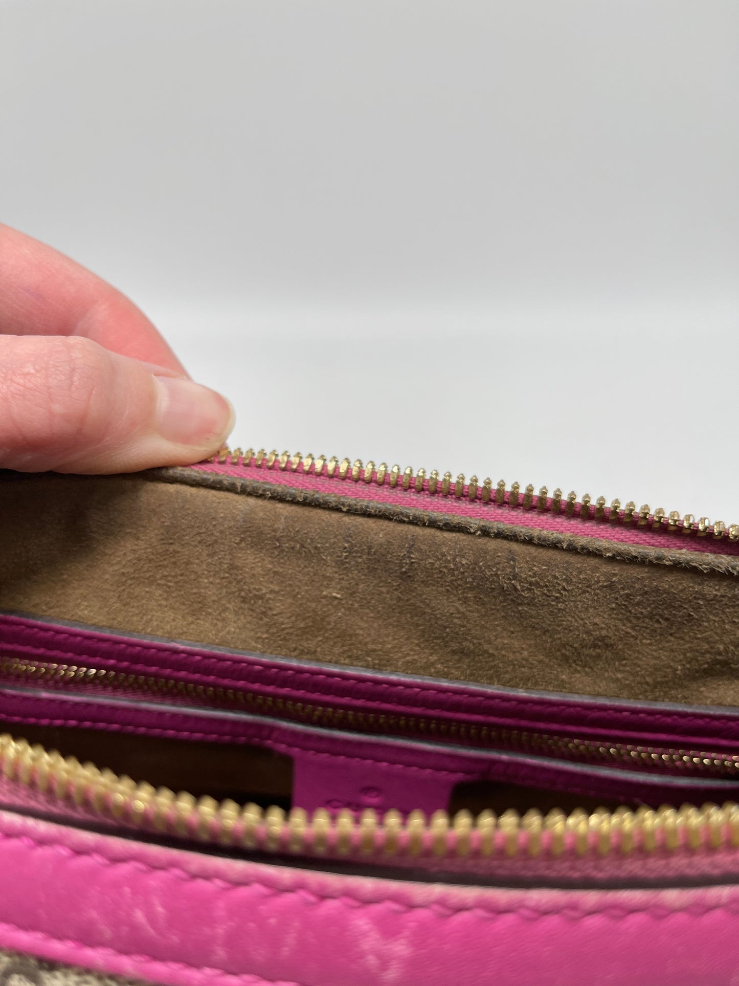 Handbag Luxury Designer By Gucci, Size: Medium