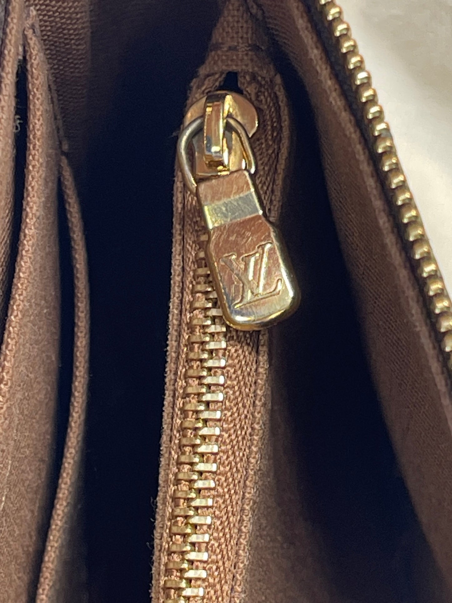 Handbag Luxury Designer By Louis Vuitton, Size: Small