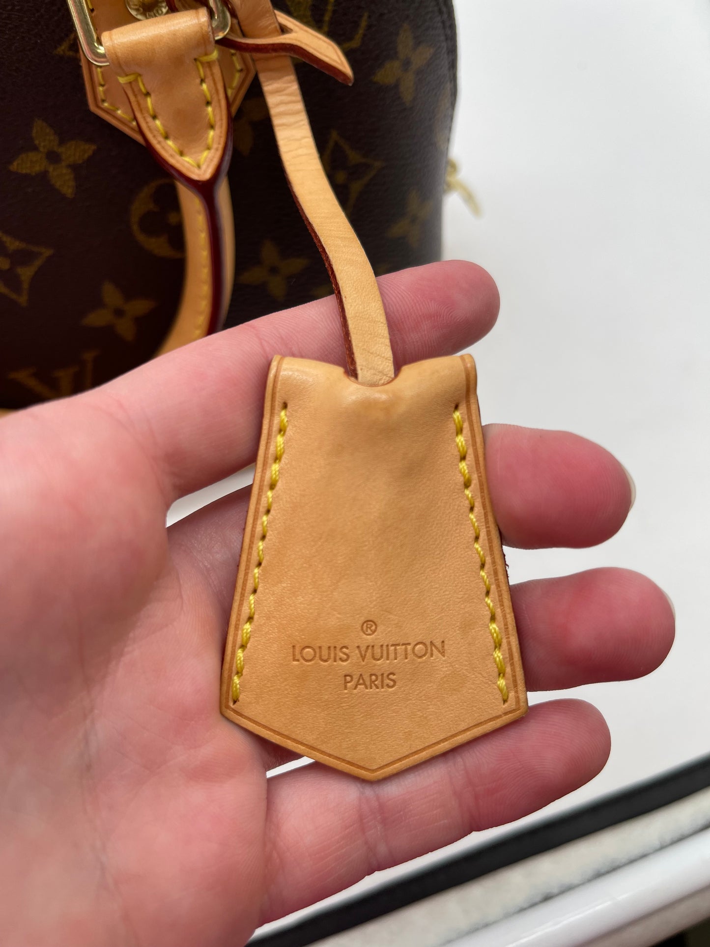 Handbag Luxury Designer By Louis Vuitton, Size: Small