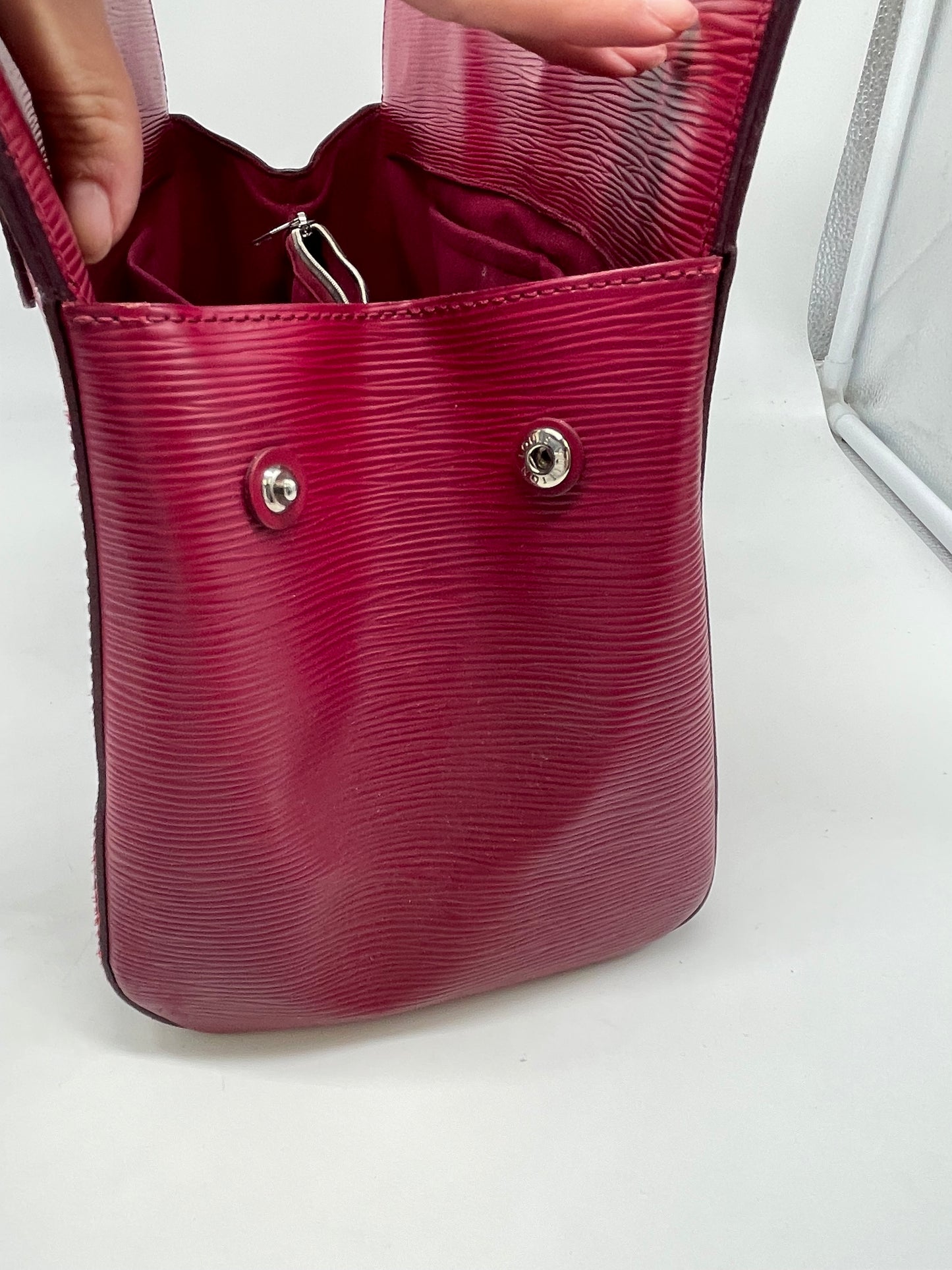 Handbag Luxury Designer By Louis Vuitton, Size: Large