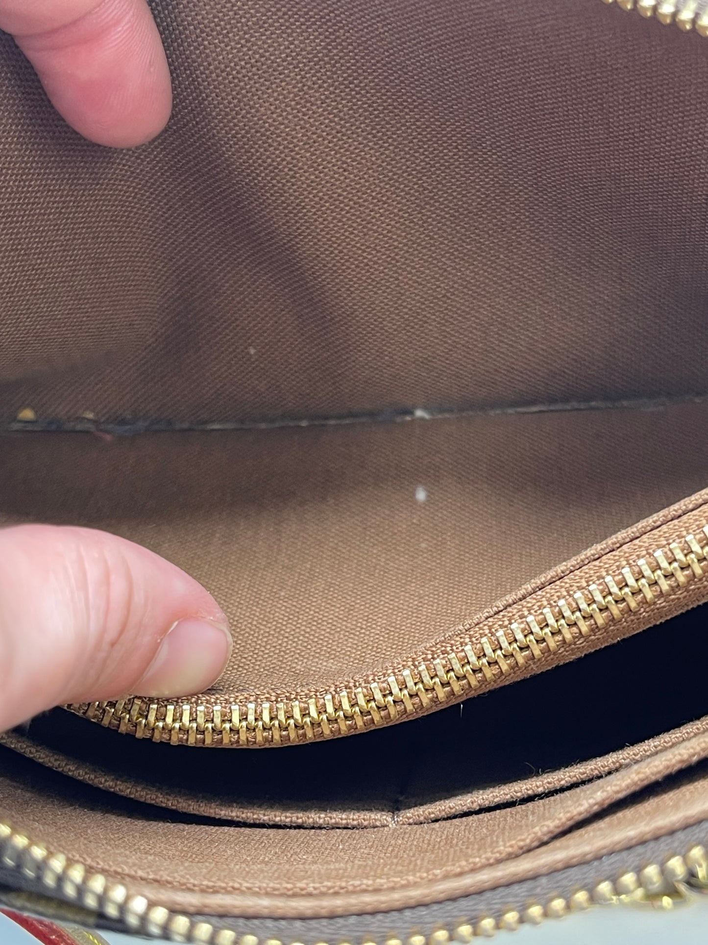 Handbag Luxury Designer By Louis Vuitton, Size: Small