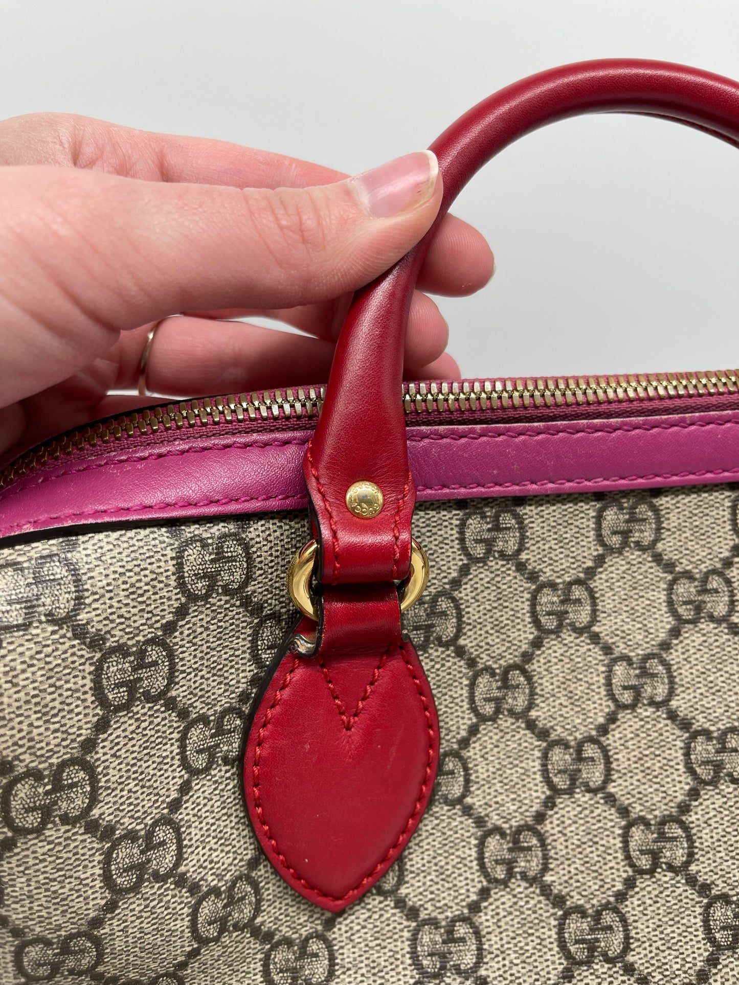 Handbag Luxury Designer By Gucci, Size: Medium